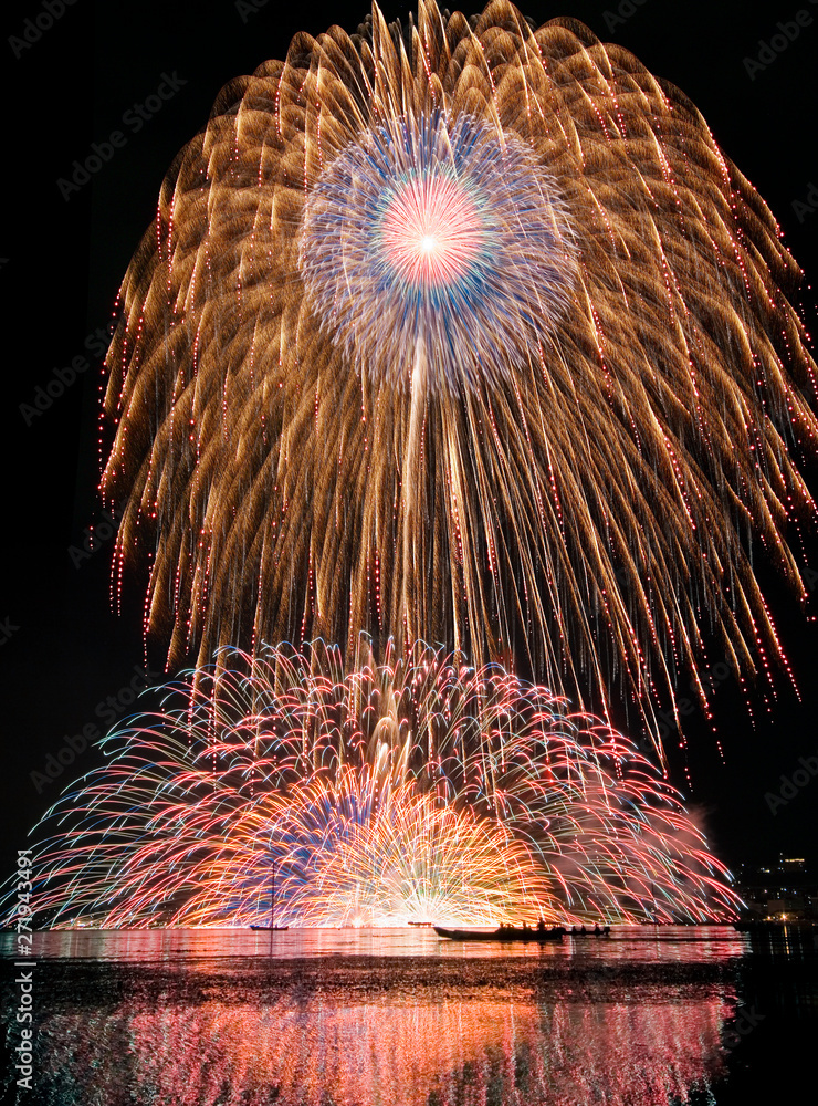 長野県諏訪市 諏訪湖の花火大会 Kiss Of Fire 水上スターマイン Stock Photo Adobe Stock 長野県諏訪市 諏訪湖の花火大会 Kiss Of Fire 水上スターマイン Stock Photo Adobe Stock