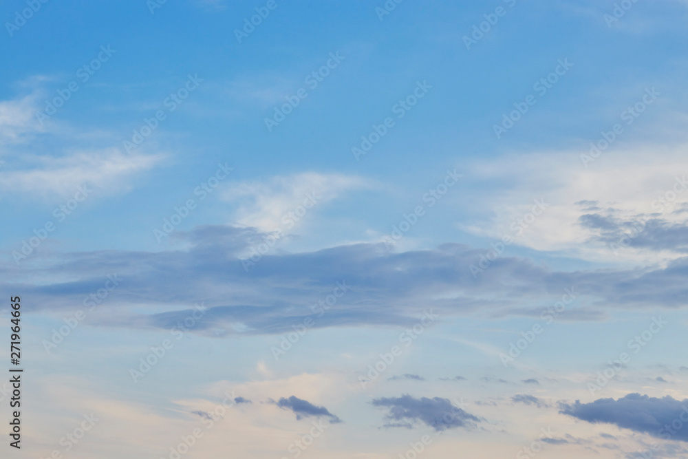 Naklejka premium Sunset sky background, nature concept background, twilight sunset sky with clouds