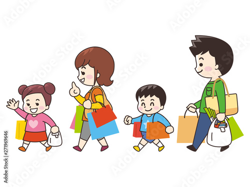 買い物帰りの4人家族