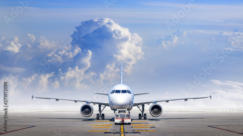 airplane gets service for t...