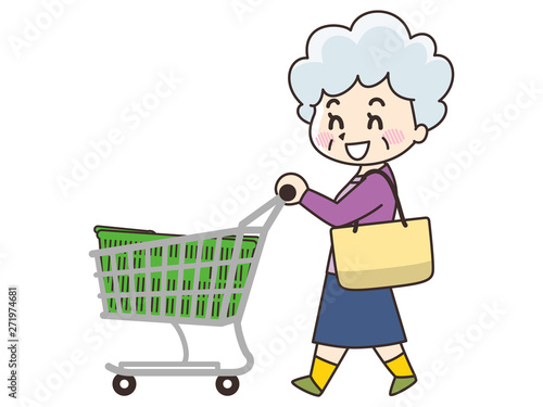 買い物中のシニア女性
