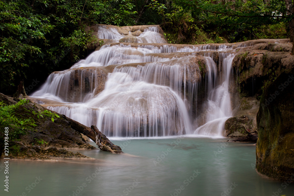 Obraz premium Erawan waterfall, Kanchanaburi, Thailand