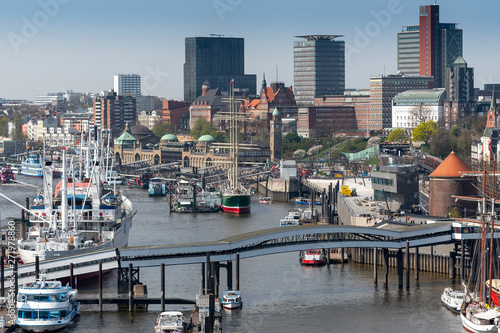 Hamburger Hafen photo