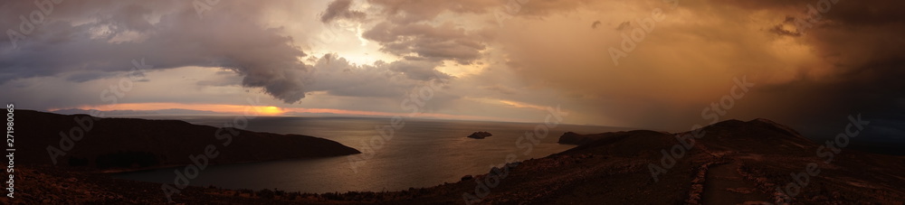 Obraz premium panorama of lake titicaca at sunset, bolivia