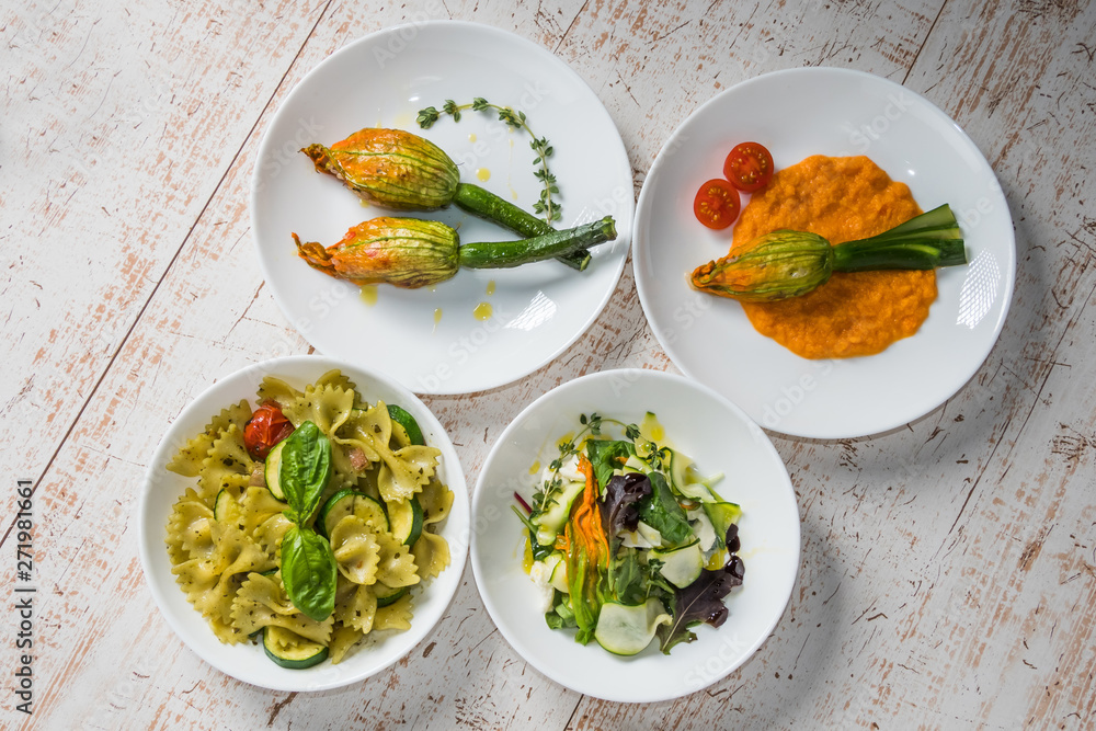 ズッキーニ green and yellow vegetable zucchini ズッキーニ green and yellow vegetable zucchini