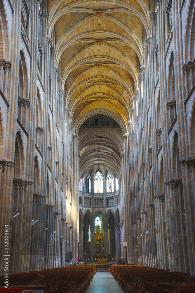 Fototapeta premium Cathédrale Notre-Dame de Rouen. Nef centrale