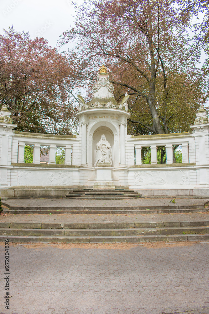 Obraz premium German Empress Augusta Victoria (Kaiserin Augusta Deutsche Kaiserin und Königin von Preußen) Memorial Koblenz Rhineland Palatinate Germany