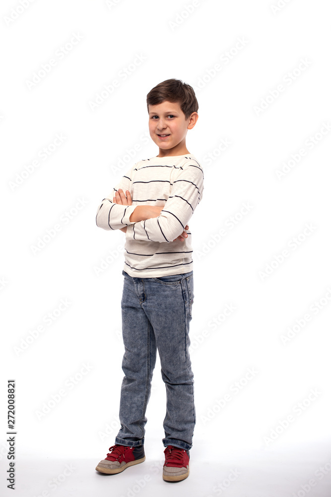 Naklejka premium Full-length portrait of a smiling teenager boy with arms crossed, isolated