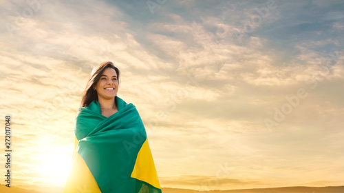 Fotografia, Obraz Woman with brazilian flag, brazilian fan
