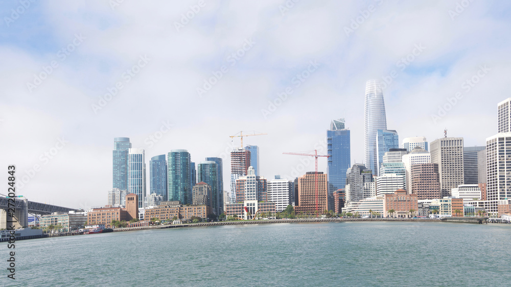 Fototapeta premium San Francisco Financial District skyline, viewed from the water. San Francisco is a popular international tourist destination, and tourism has become the backbone of the San Francisco economy.