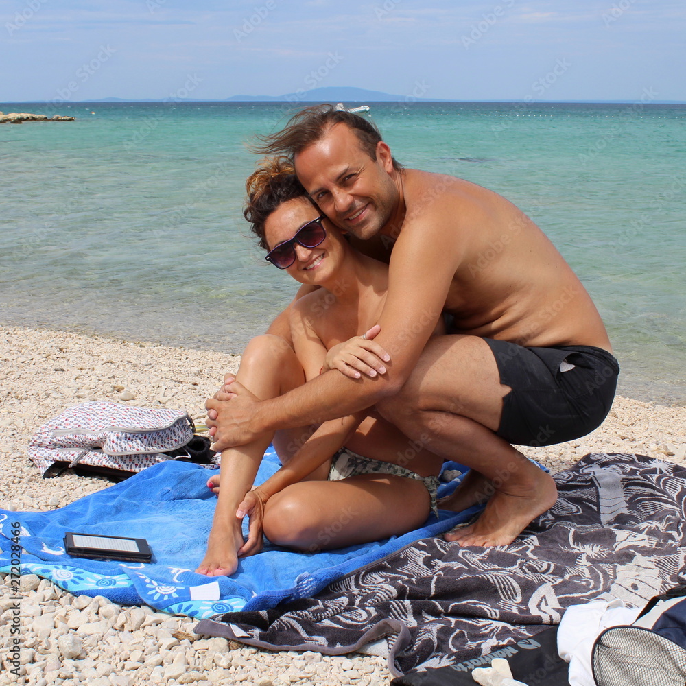 Coppia di fidanzati al mare in vacanza - felicità Stock Photo