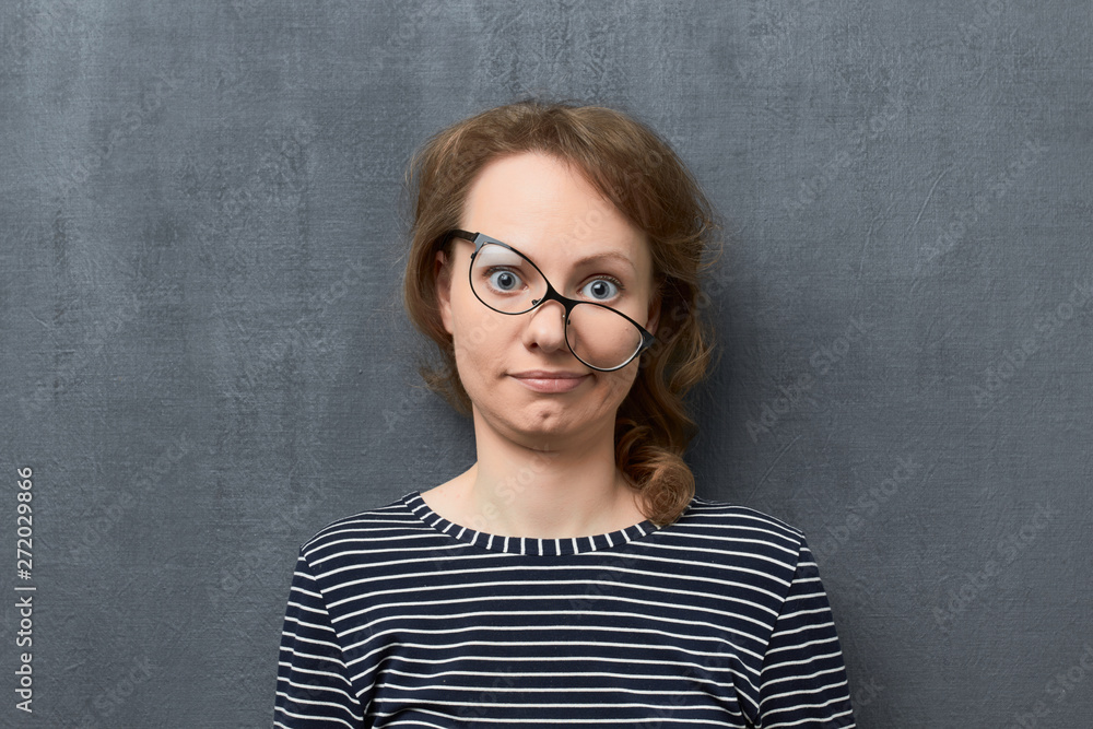 Αυτοκόλλητο Portrait of confused young woman making silly face