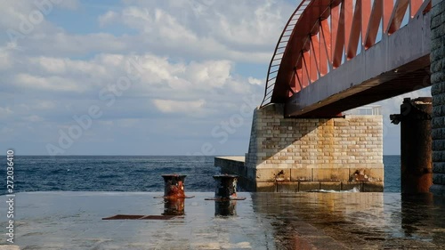 Heavy breakers a the St Elmo bridge photo