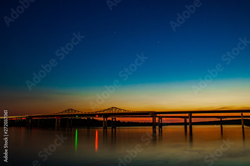 Fototapeta Naklejka Na Ścianę i Meble -  The sun set on the Tennessee River in Huntsville Alabama