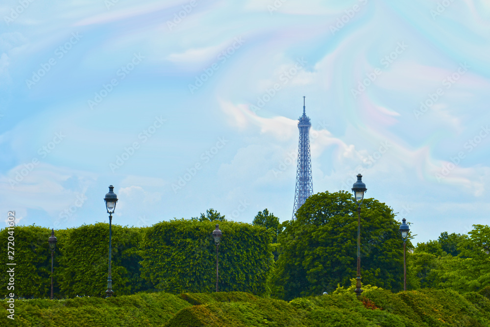 Obraz premium Paris Eiffel Tower, view from the Jardin des Tuileries ( Tuileries garden). France