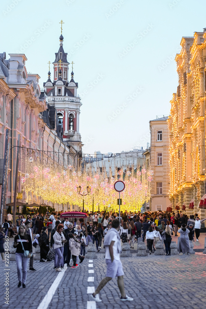 Obraz premium Red Square, Moscow, Russia - May, 20, 2019: tourists on Red Square in Moscow