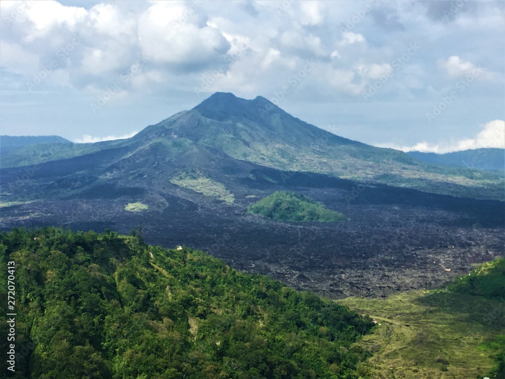 Vulkan Gunung Batur mit Lavagestein vom letzten Ausbruch, Bali