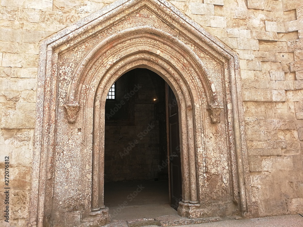 Andria - Porta sul cortile di Castel del Monte