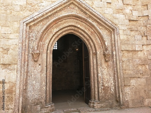 Wallpaper Mural Andria - Porta sul cortile di Castel del Monte Torontodigital.ca