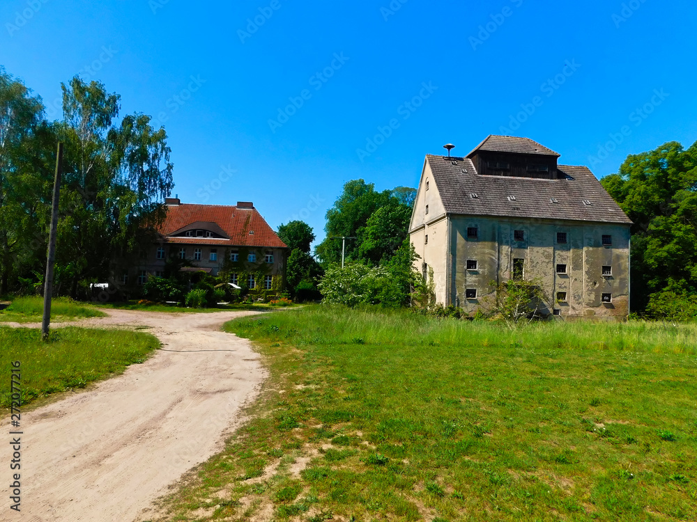 Ehemaliger Inspektorenhaus und Speicher Ehemaliger Inspektorenhaus und Speicher