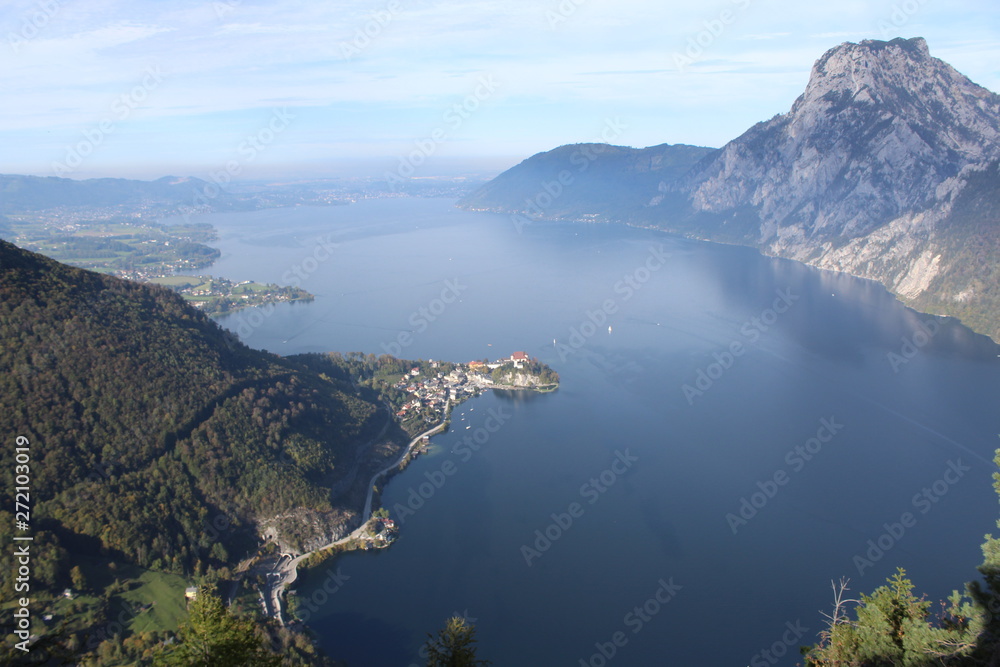 Berge umringen denn See