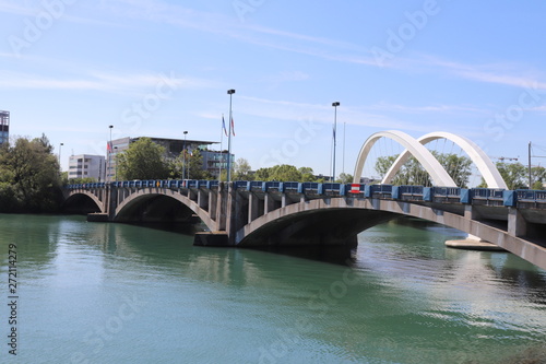 Ville de Lyon - Le Pont Pasteur sur le fleuve Rhone en béton armé inauguré en 1952  © ERIC