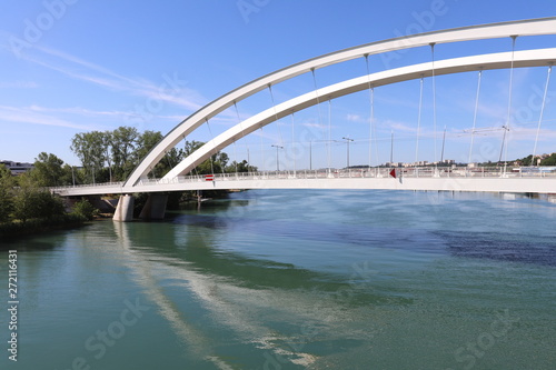 Ville de Lyon - Le Pont Raymond Barre sur le fleuve Rh  ne inaugur   en 2013