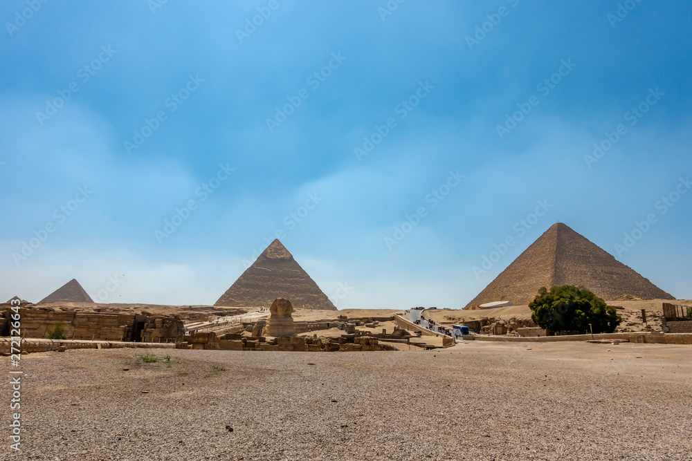 pirámides con esfinge en el desierto en egipto pirámides con esfinge en el desierto en egipto