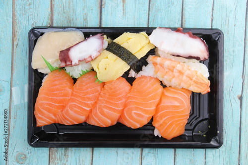 Plateau de sushi à emporter