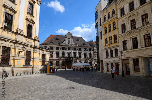 Obraz na płótnie Wrocław, przed uniwersytetem w salonie