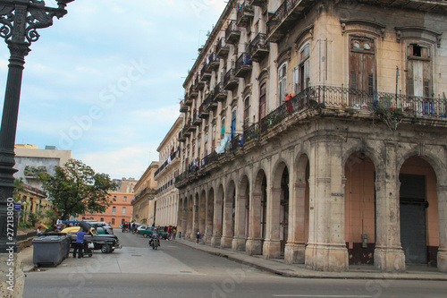 Fototapeta Naklejka Na Ścianę i Meble -  Colorful street of Havana, Cuba