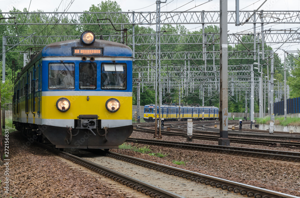 PASSENGER TRAINS - Departure and arrival of electric vehicles