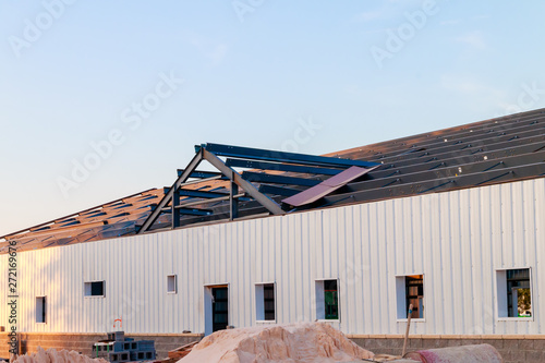  construction of a metal warehouse