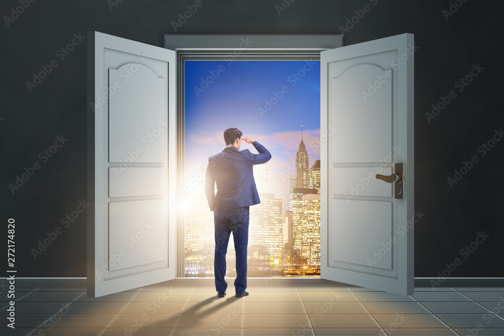 Fototapeta premium Businessman entering big large door