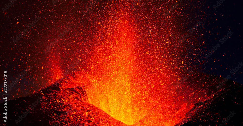 Volcano Eyjafjallajökull. Iceland. April 2010. Erupción volcánica en el area de Fimmvörduhals, Sur de Islandia - obrazy, fototapety, plakaty 