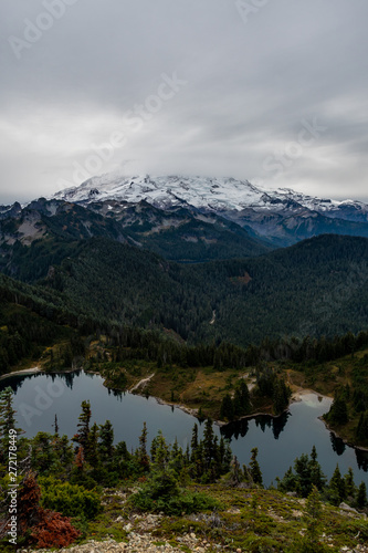 Fototapeta Naklejka Na Ścianę i Meble -  Glassy Lake and Mt. Rainier
