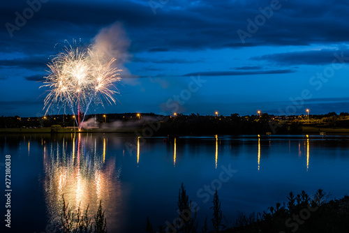 Obraz na płótnie Fireworks on the lake. Lights on the lake. Wakefield, United Kingdom w salonie