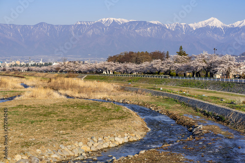 松本市　市街地と北アルプス