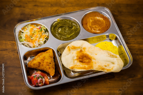 インドのカレー　Plate lunch of typical Indian curry photo