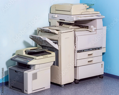 Foto Old broken office equipment stands on the floor in the corner.
