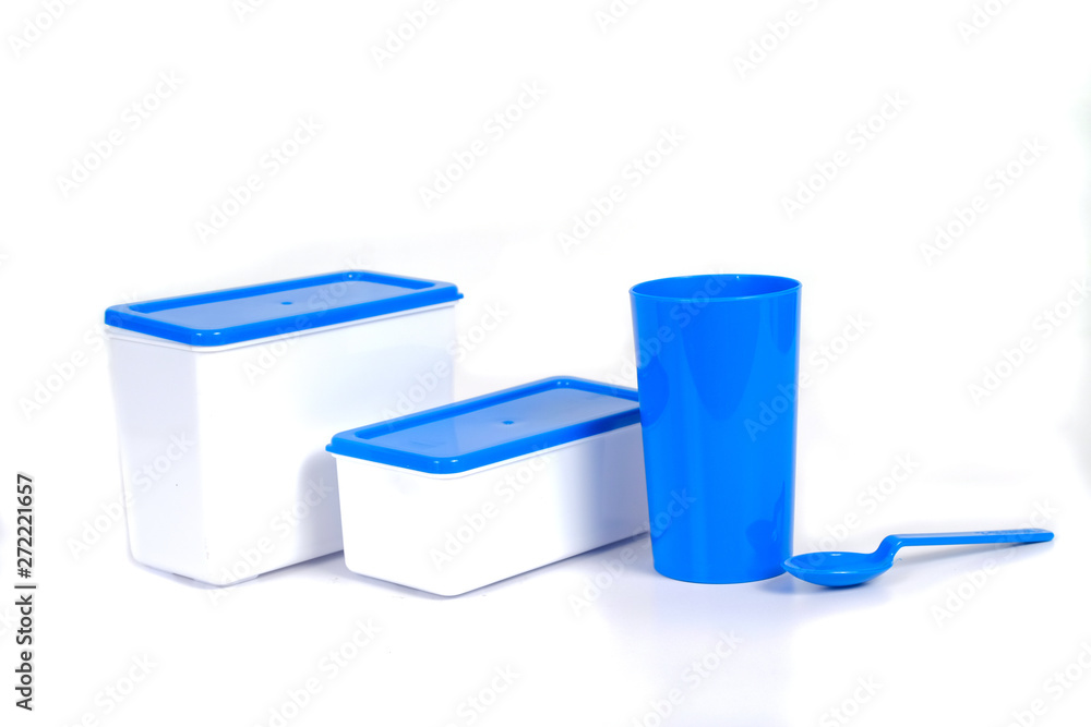 Plastic containers for food of different sizes ,camping tool. Plastic containers for food of different sizes ,camping tool.