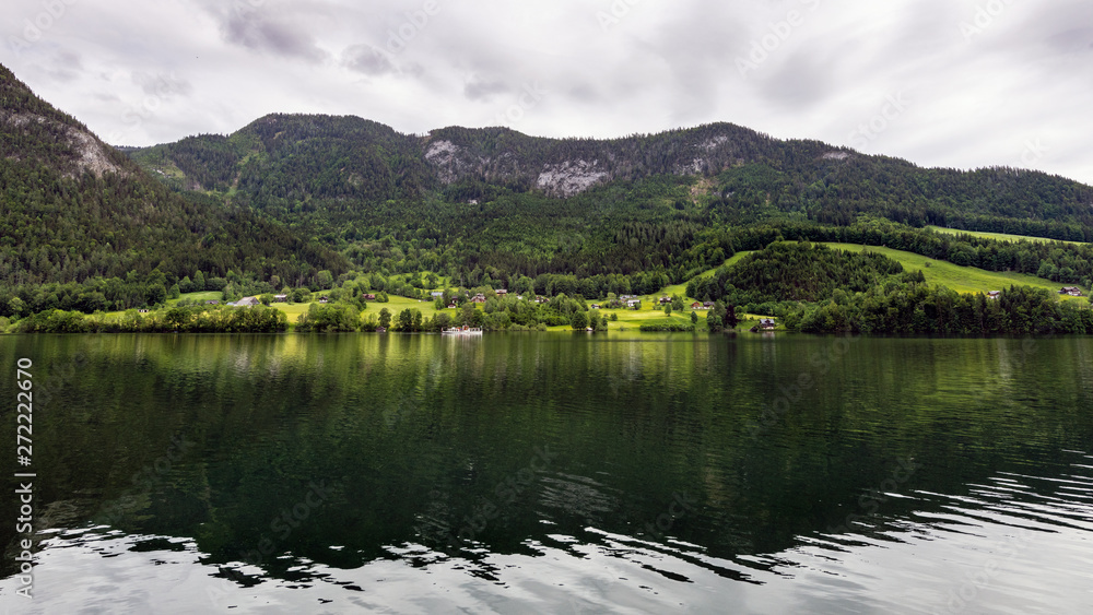 Ufer des Grundlsee, Steiermark, Österreich