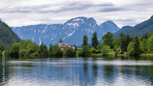 Blick auf die Villa Roth  Schloss Grundlsee  Steiermark    sterreich