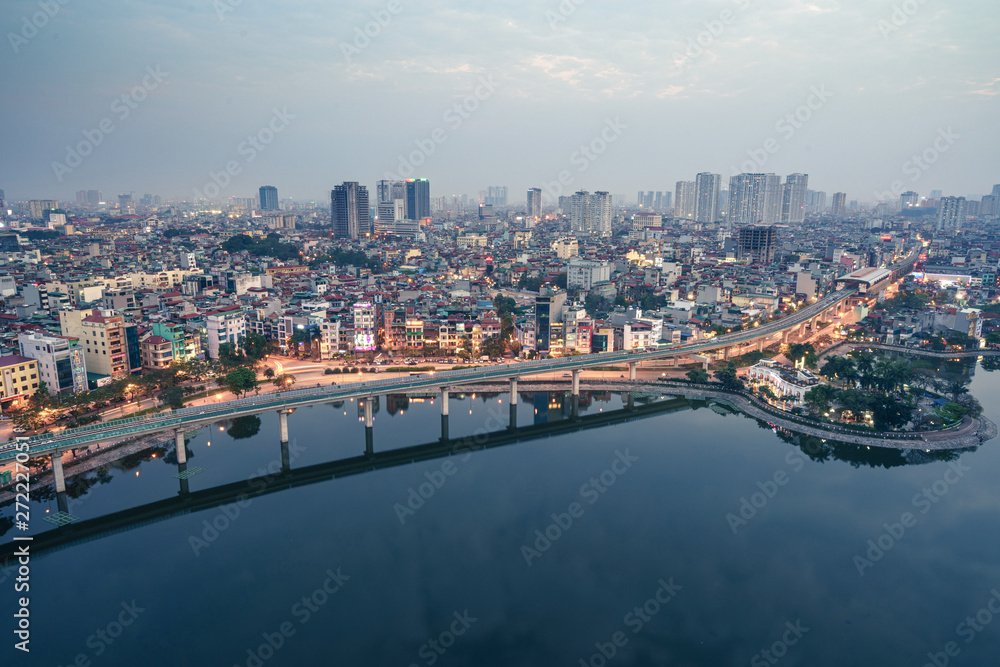 Obraz premium Aerial skyline view of Hanoi city, Vietnam. Hanoi cityscape by sunset period at Hoang Cau lake, Dong Da district