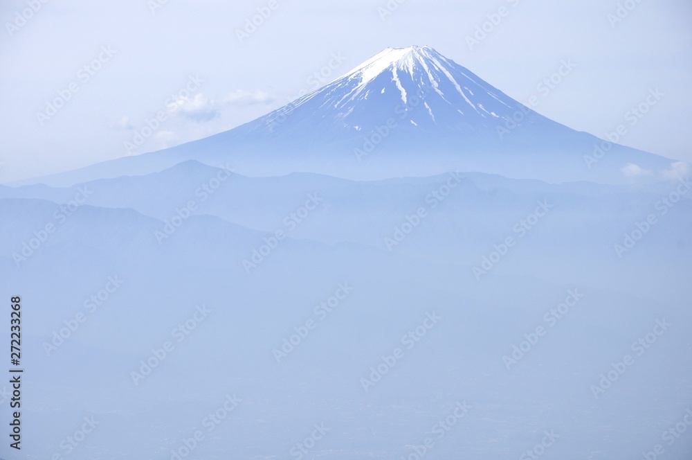 初夏の富士山遠望