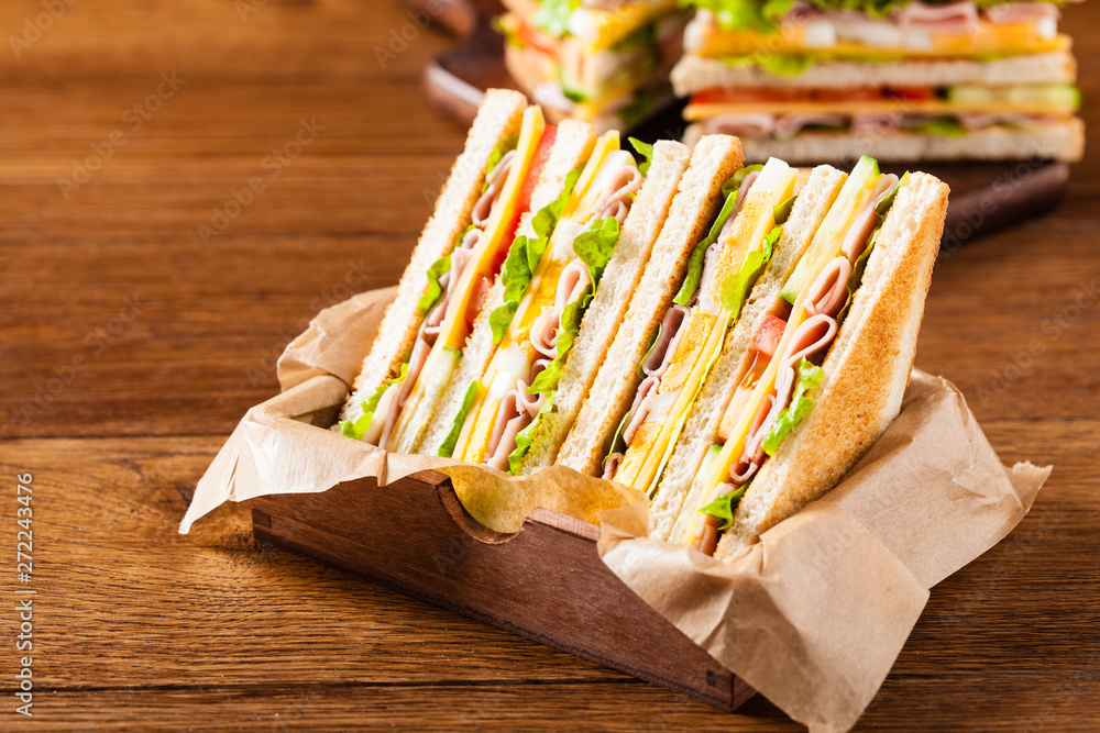 Fototapeta premium Delicious toast sandwich with ham, cheese, egg and vegetables.