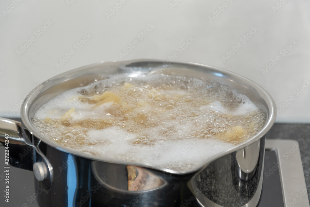 Wasser kochen für Pasta