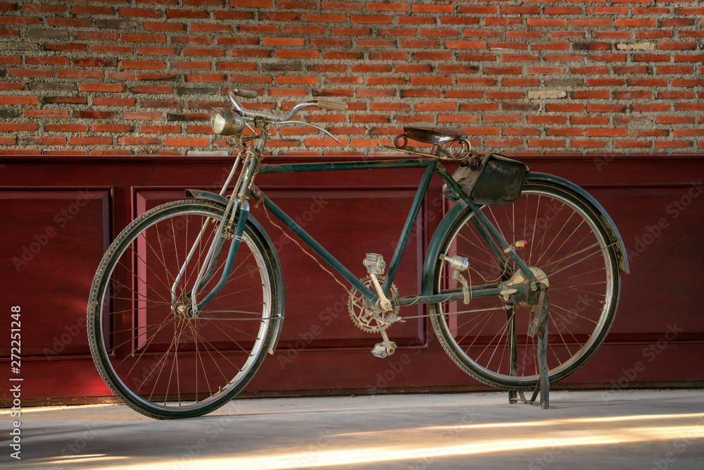 Vintage rusted bicycle.