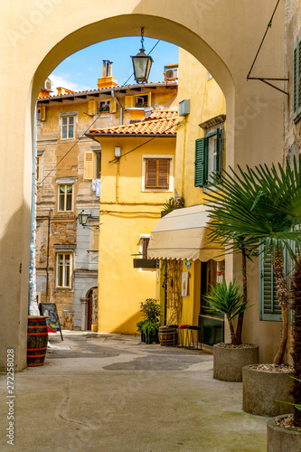 Fototapeta Naklejka Na Ścianę i Meble -  Altstadtszene Lovran, Kroatien