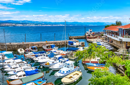 Hafen Lovran, Kroatien mit Rijeka im Hintergrund photo